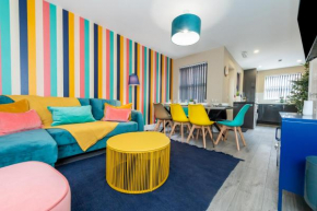 Huge, Stylish House with Patio - 5 Mins to Centre!